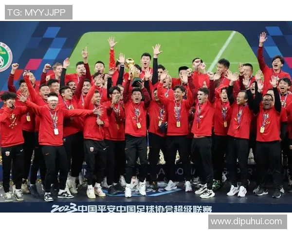 上海足球队逆袭之路揭秘：选拔赛中的拼搏与荣耀