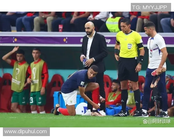 足球明星与普通人对决视频展现真实实力与激情碰撞的精彩瞬间